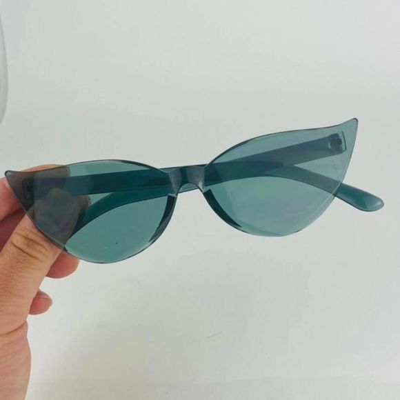 COPY - Cat eye gray candy frame sunglasses - Picture 2 of 4